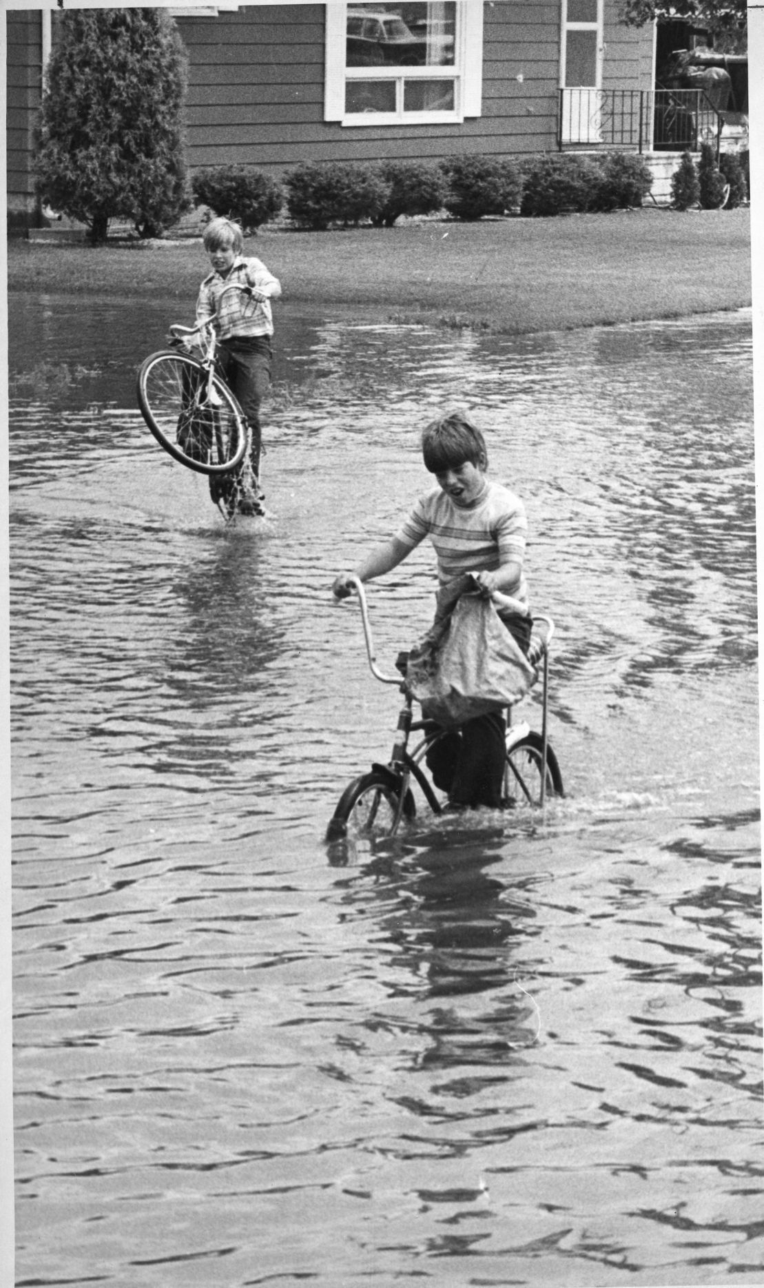 From Tribune files: Photos from the Great Flood of 1965